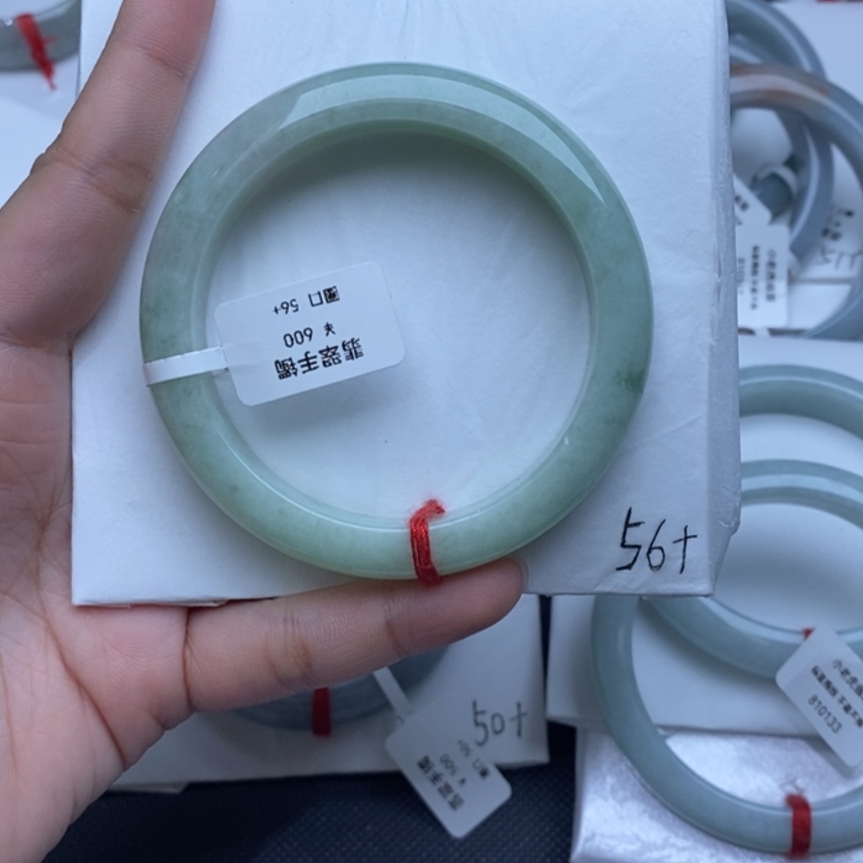 【闪购商品】翡翠手镯未镶嵌今****?