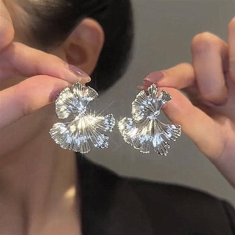 铜合金耳饰 精品夸张设计感银杏叶高级感个性耳环潮耳钉银针饰品