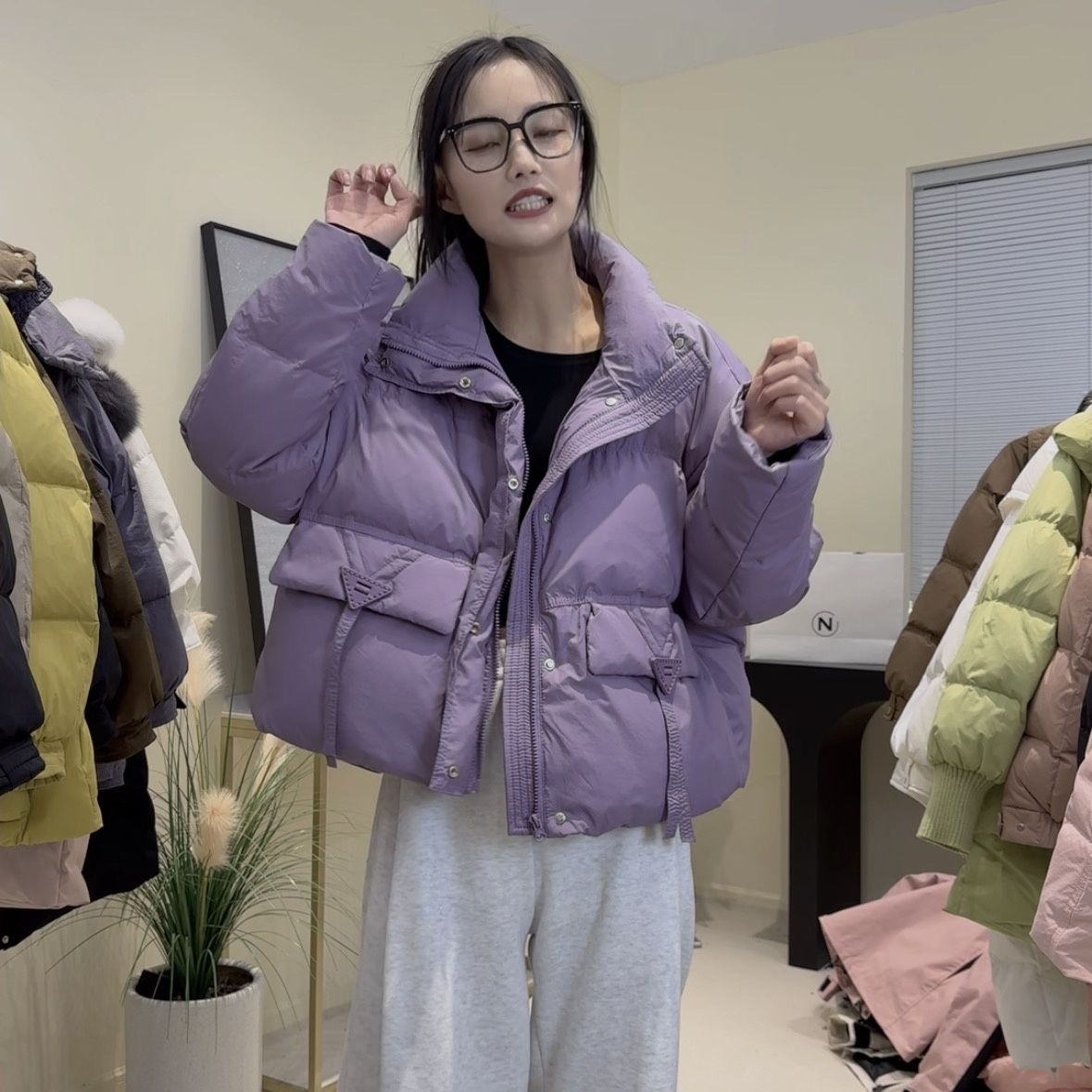 工厂直销立领羽绒服2023冬季新款短款时尚保暖休闲白鸭绒厚外套