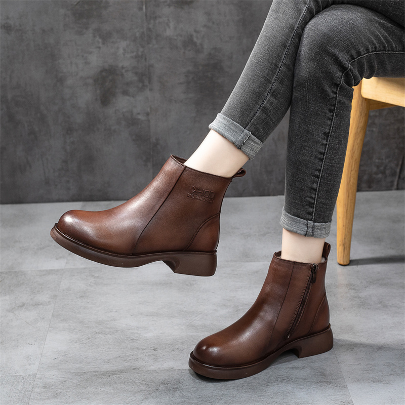 8582-1冬季雪地靴新款真皮软底舒适加厚保暖短靴平底防滑中年女靴