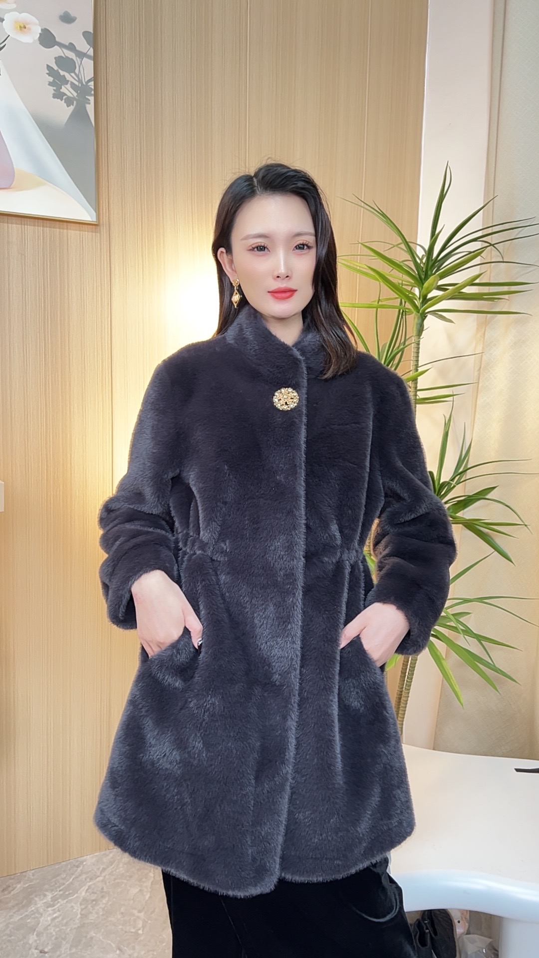 1正版8815设计师显瘦毛毛气质外套时尚女士保暖网红百搭洋气宽松