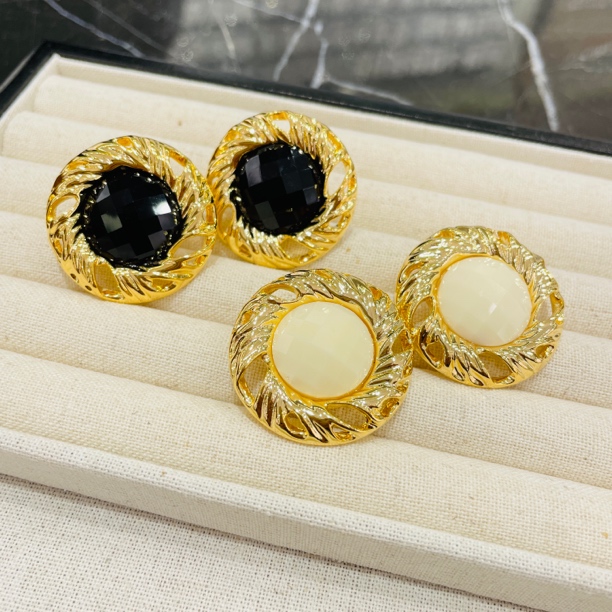 铜合金亚克力耳饰 春夏新款港风复古金属耳钉高级感御姐归来时尚