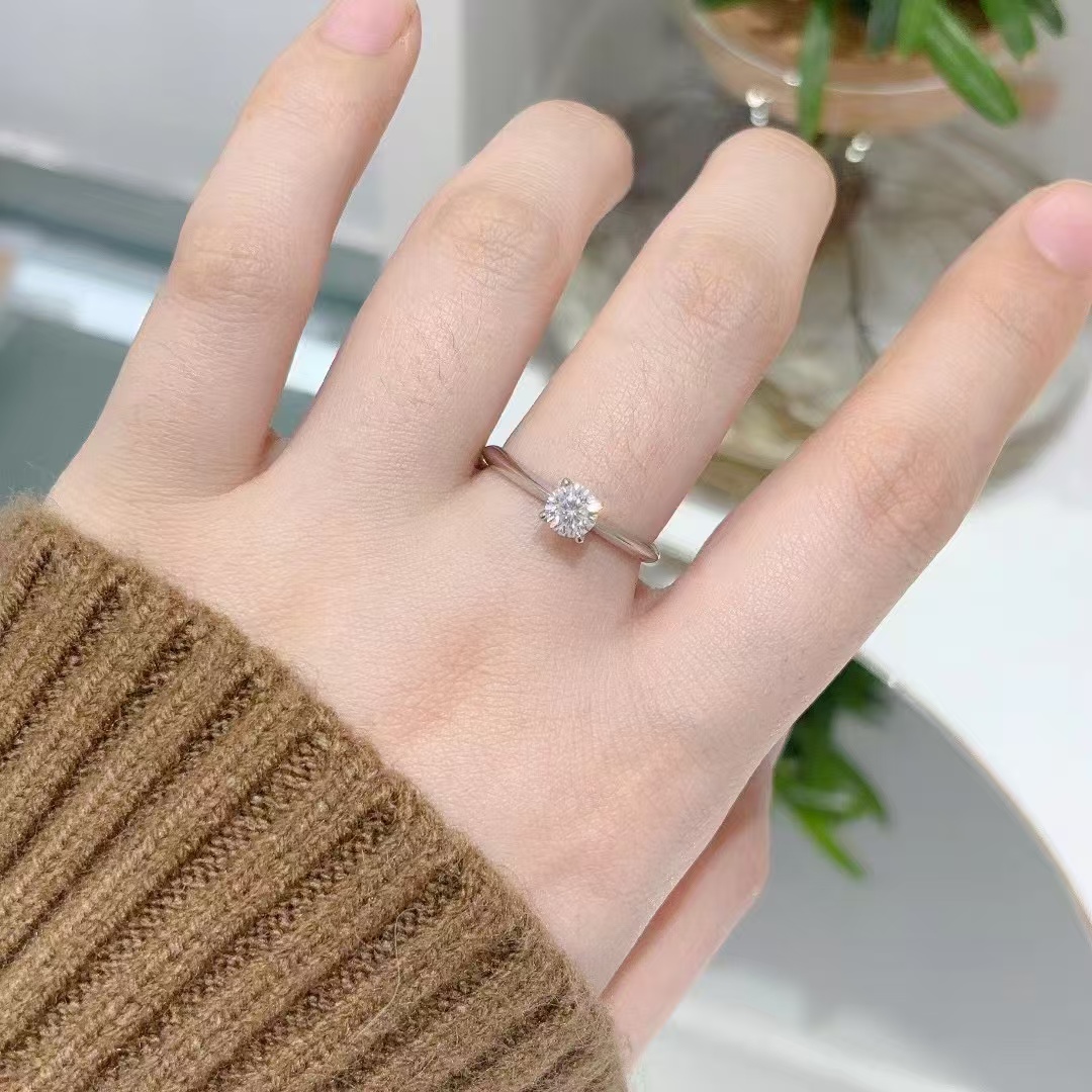 925银莫桑石戒指 T家经典四爪50分—1克拉女士闭口戒指求婚银戒