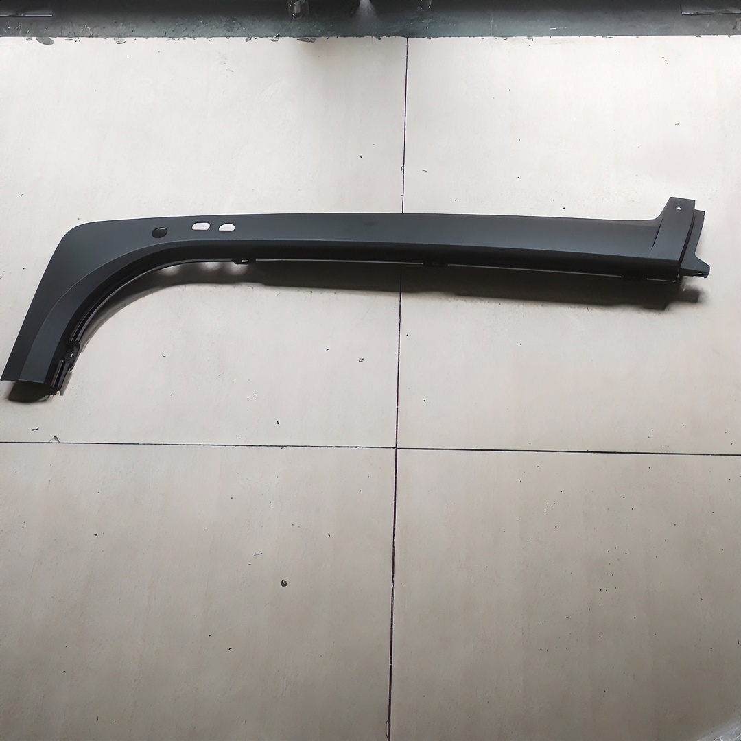 适用重汽豪沃max车门左右A柱外饰板挡风玻璃黑色塑料导风装饰条