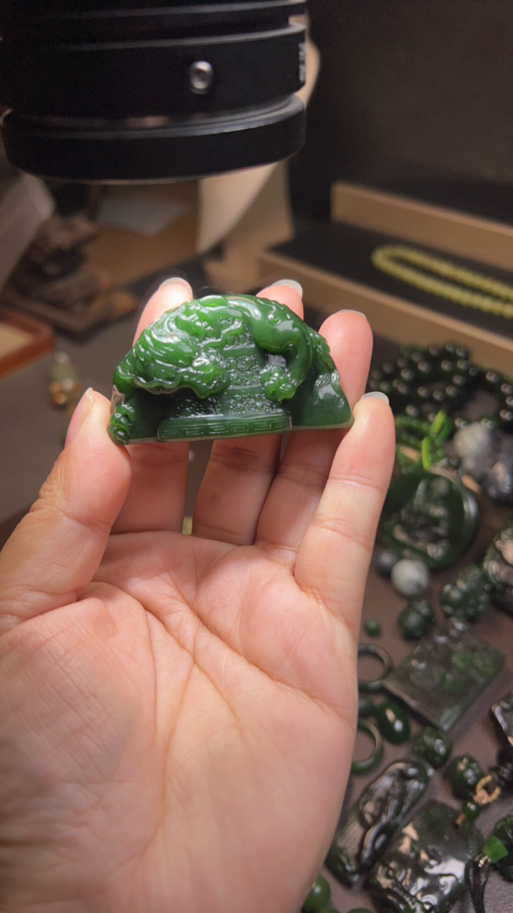 碧玉七号矿红皮挂件