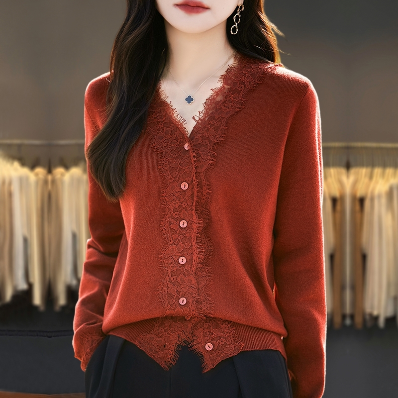 胖mm秋冬特大码v领女士毛衣2025新款春装内搭蕾丝针织打底羊毛衫
