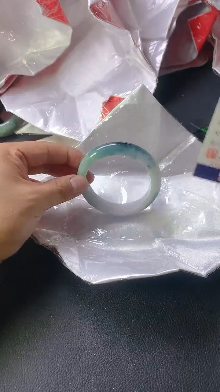 【闪购商品】翡翠手镯未镶嵌2323
