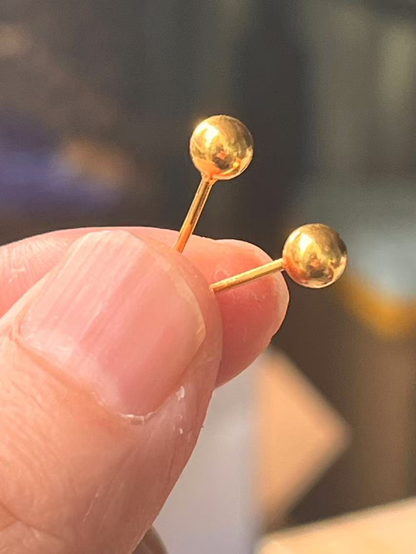 足金999 豆豆耳钉亮面5G工艺