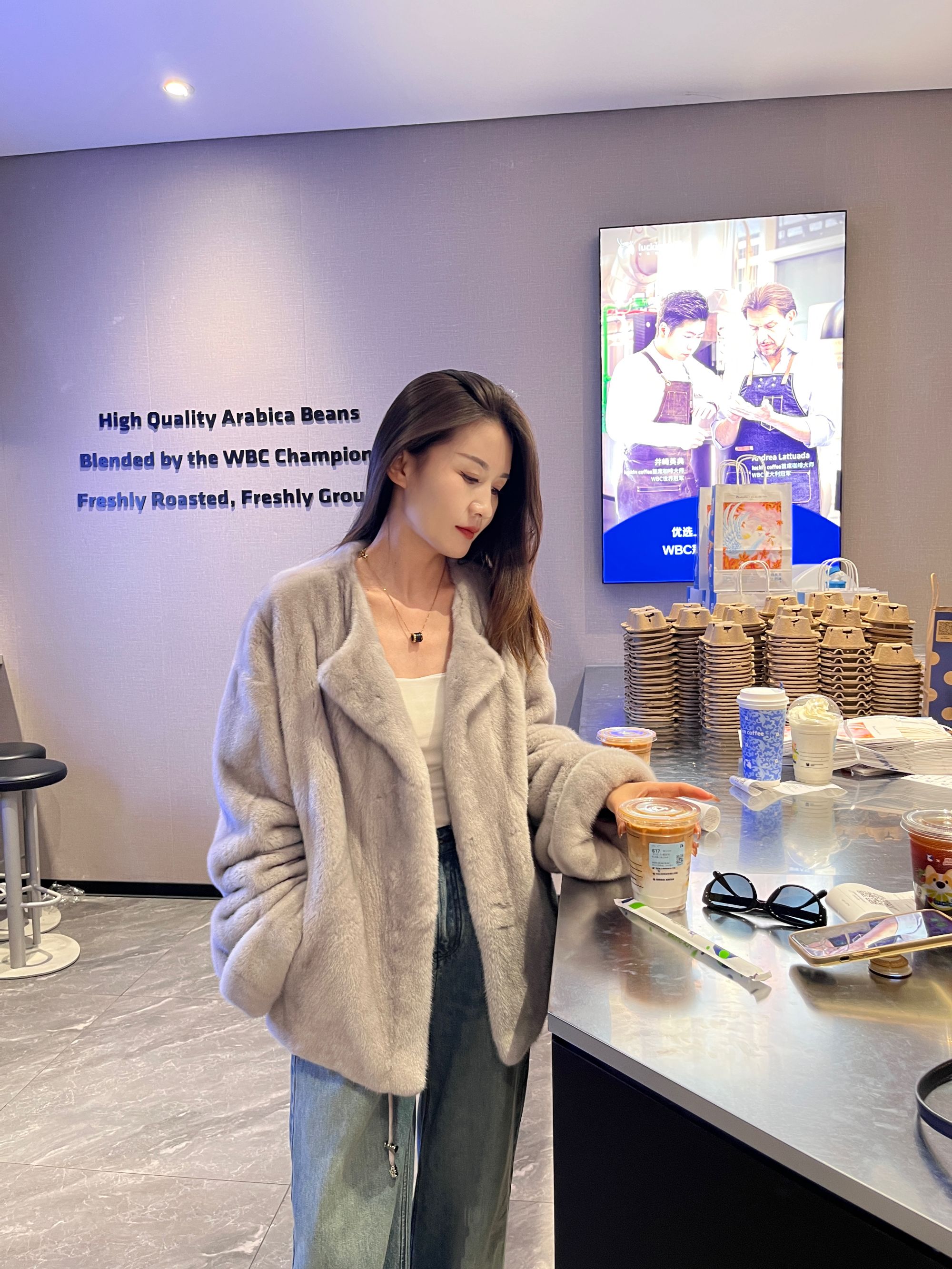 【貂迪】丹麦进口短二天鹅绒级水貂圆领挽袖设计师款时尚外套冬季