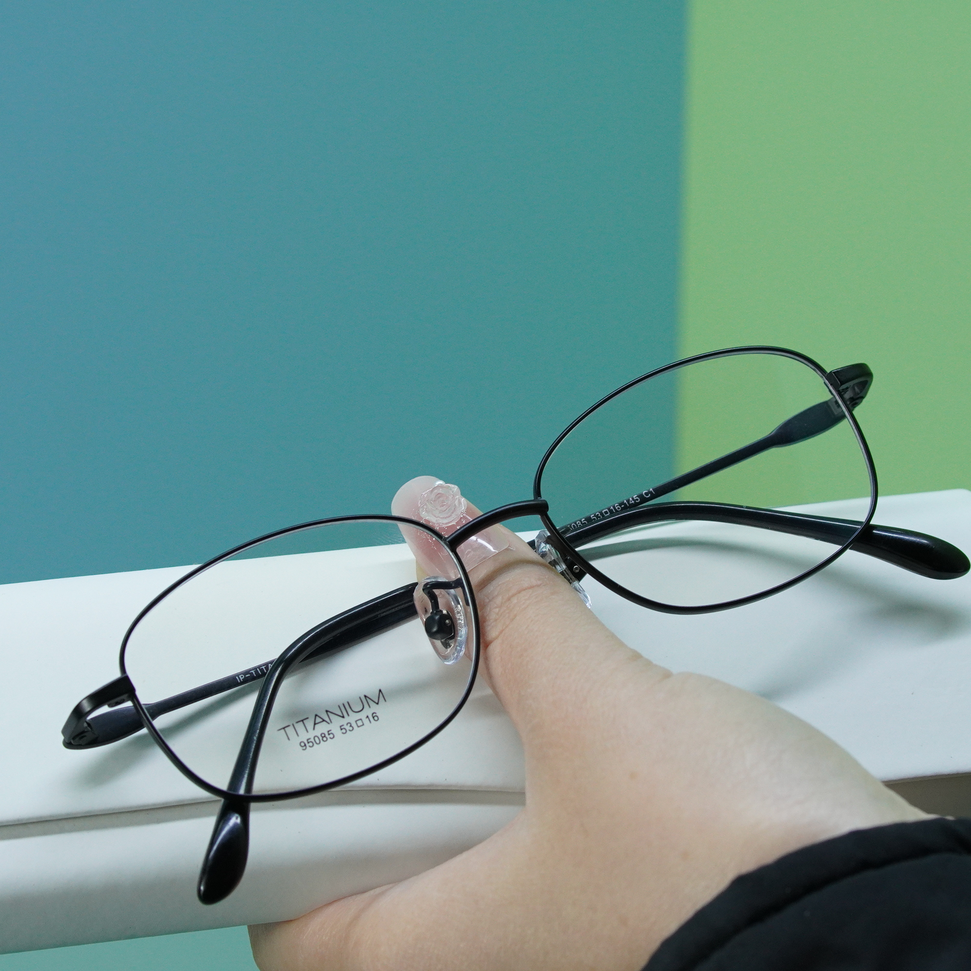 2024纯钛韩版椭圆方网红文雅时尚高定款眼镜超轻百搭