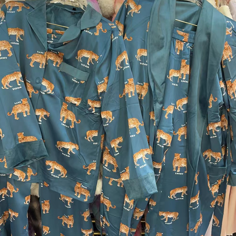妮妮潮品一三蓝色豹纹双层绒家居服套装