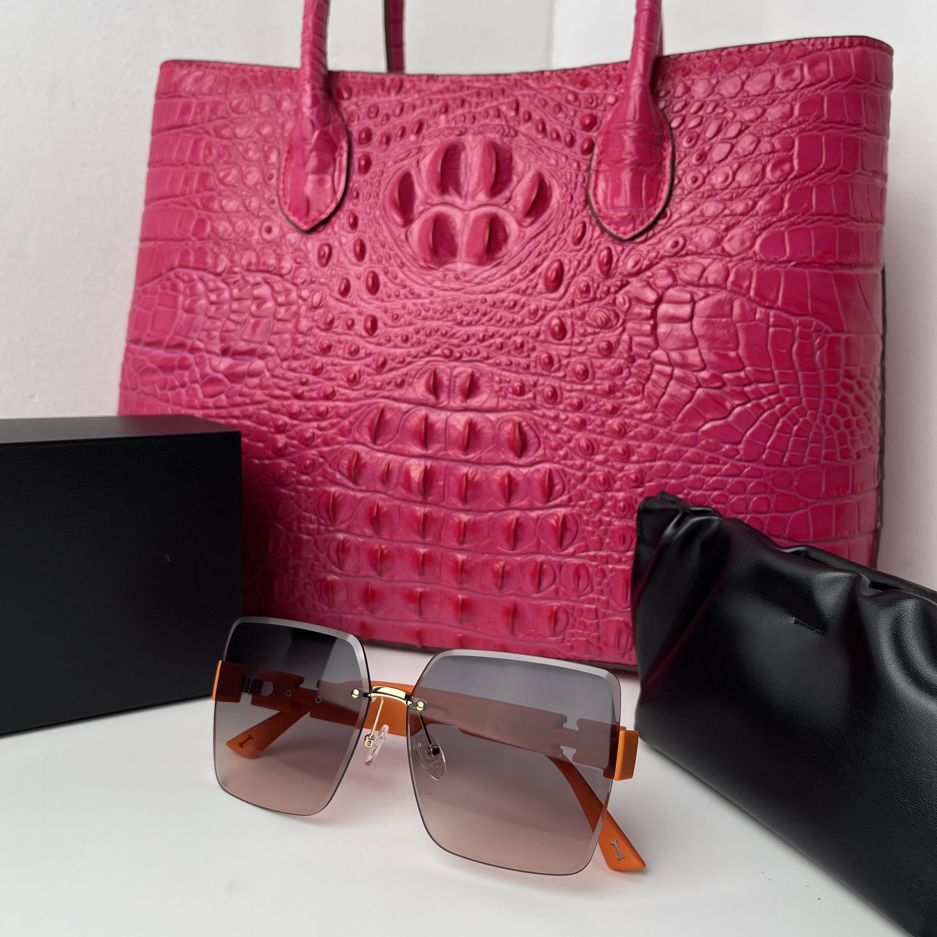 LB  2456【LIANBANGH.K】新款高级感女士墨镜无框太阳镜云朵包