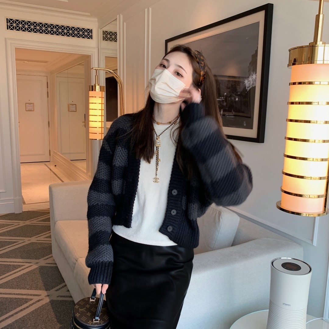 aaaaxbbb 黛比亚日记 黑灰拼色短款外套女慵懒风上衣折扣