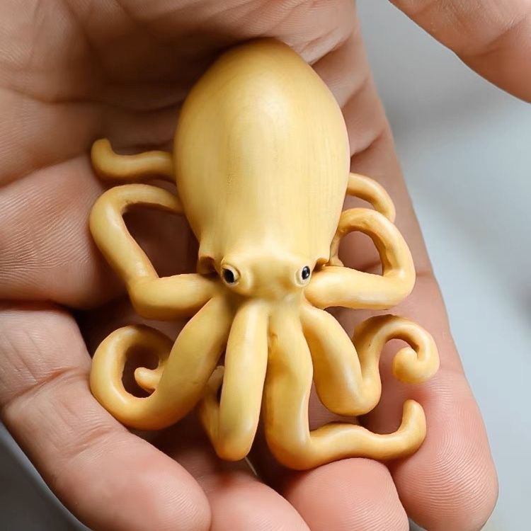 黄杨木雕八爪鱼手把件创意可爱章鱼哥挂件收藏工艺品手把件