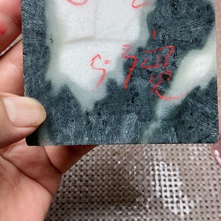 独山玉手镯未镶嵌从****切手镯定制