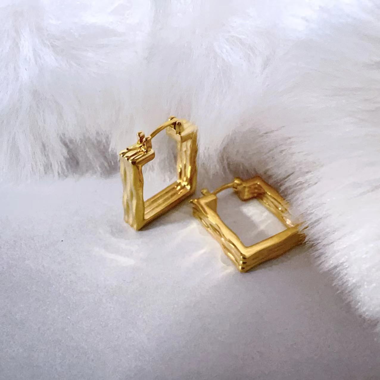 OUMU/欧慕18K金方形立体几何5D冷淡风耳环简约时尚轻奢气质复古