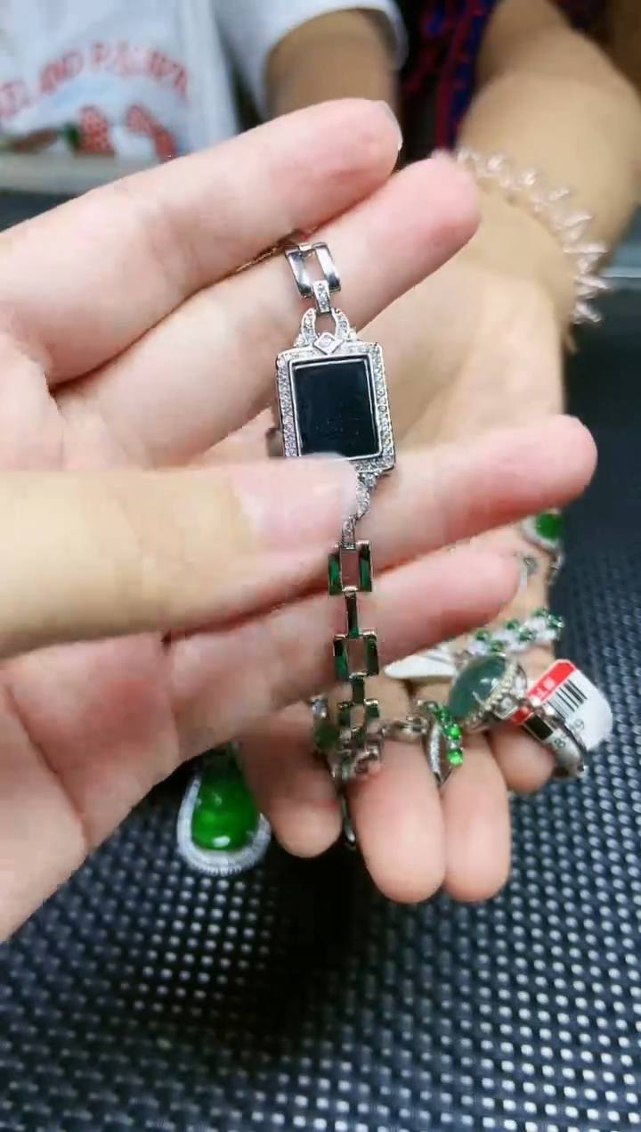 【闪购商品】翡翠手链未镶嵌11111111