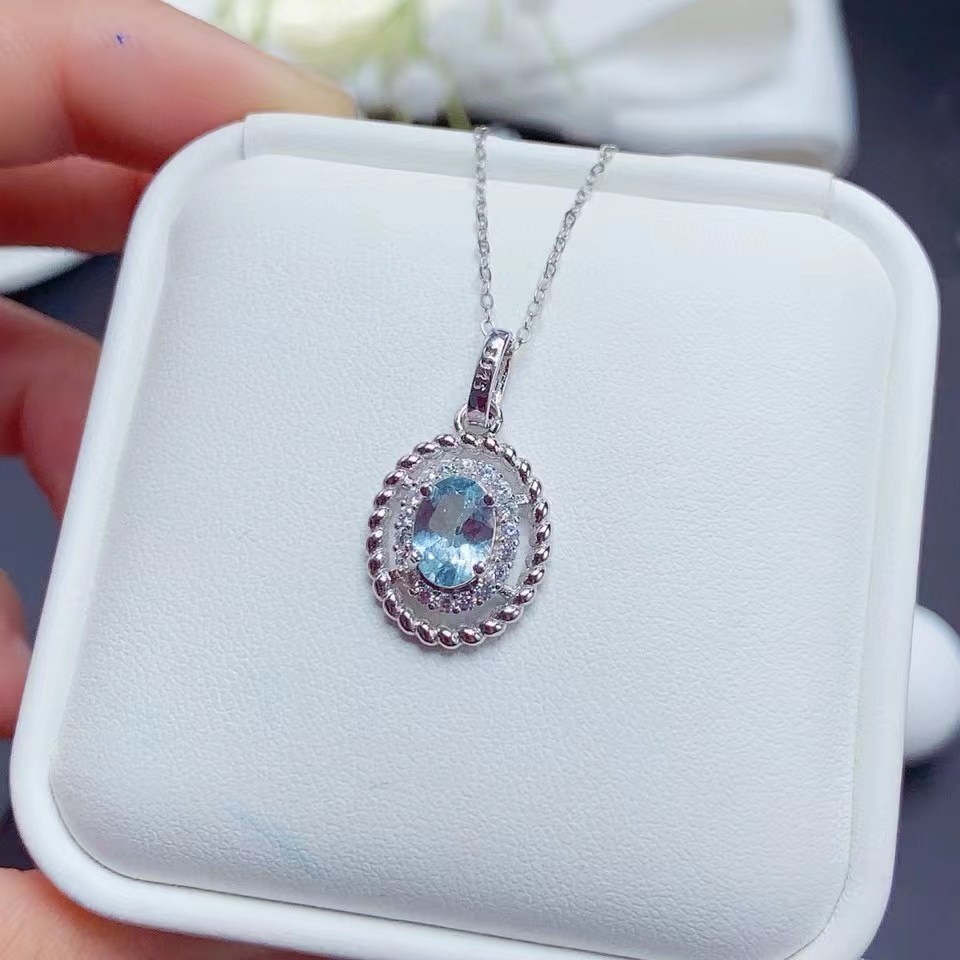 天然海蓝宝吊坠，浅浅的蓝色系，清新淡雅款气质时尚轻奢素款坠链