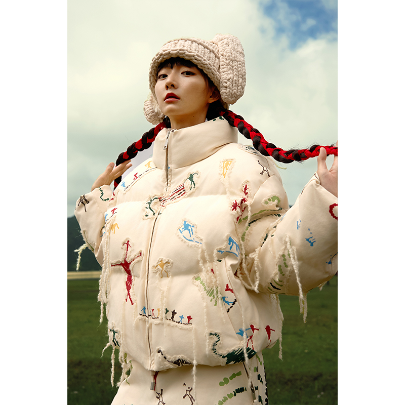 ANGEL CHEN陈安琪 AW24 云南沧源崖画印花圈圈纱盘带绣羽绒服