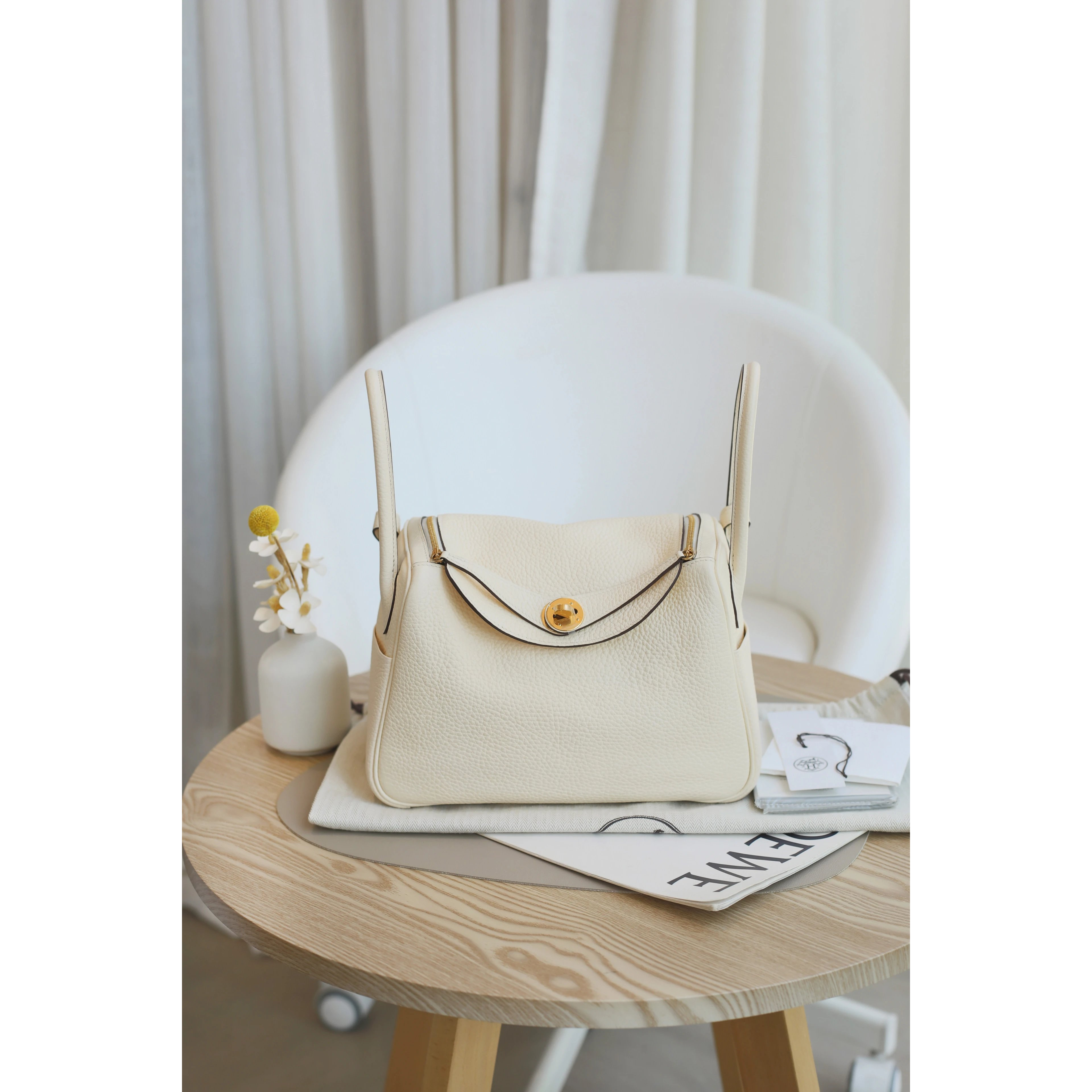 95新 Hermes/爱马仕 Lindy26Z刻TC皮奶油白金扣女士单肩手提包