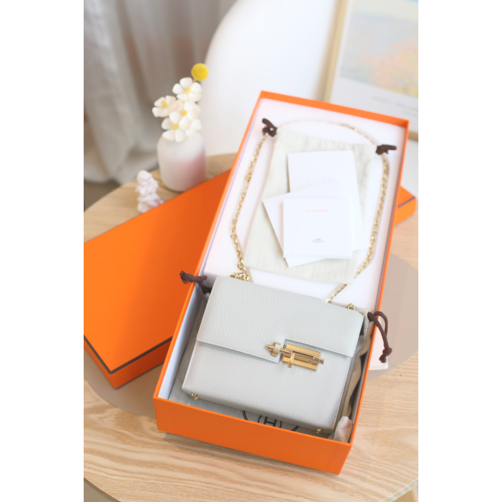 全新未使用 Hermes/爱马仕 Verrou17W刻山羊珍珠灰金扣插销女包my