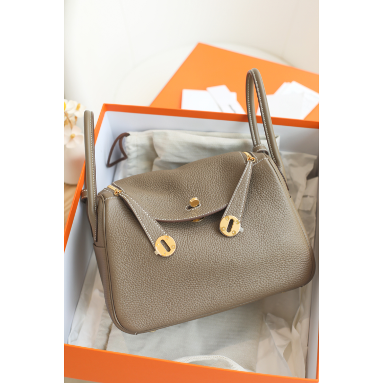 全新未使用 Hermes/爱马仕 Lindy26B刻TC大象灰金扣女单肩手提包