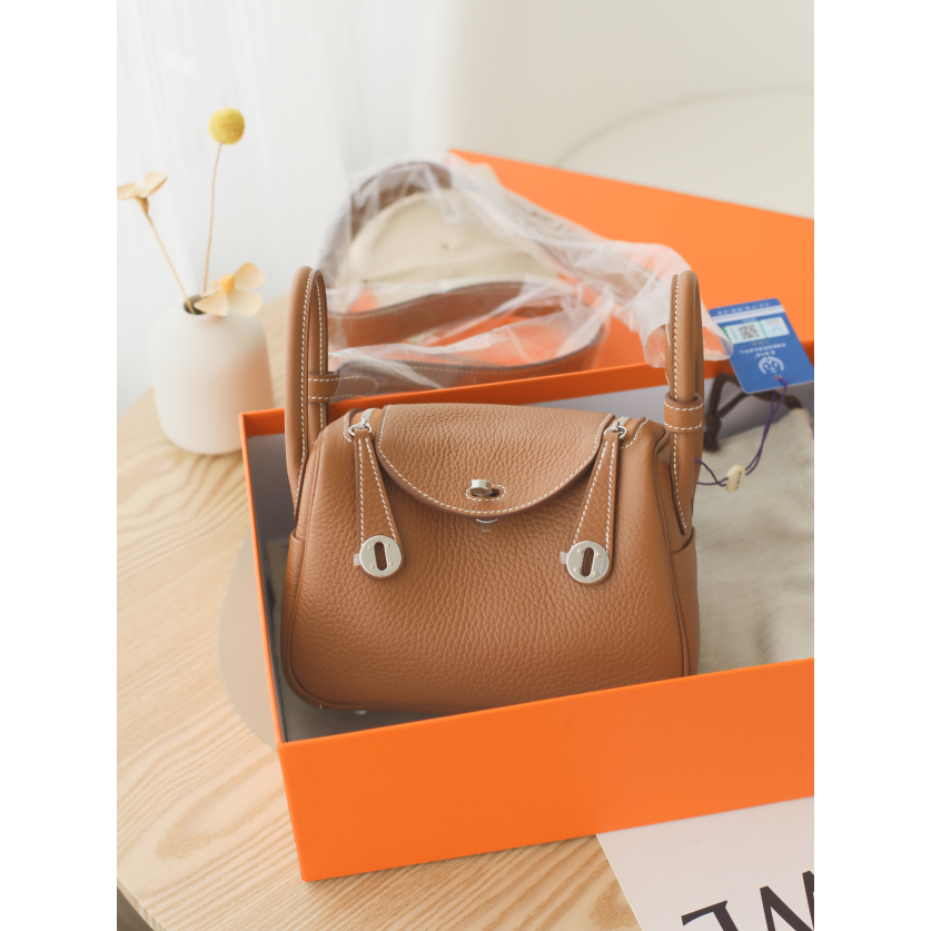 全新未使用 Hermes/爱马仕 mini Lindy18 b刻 TC皮 金棕色 银扣nn