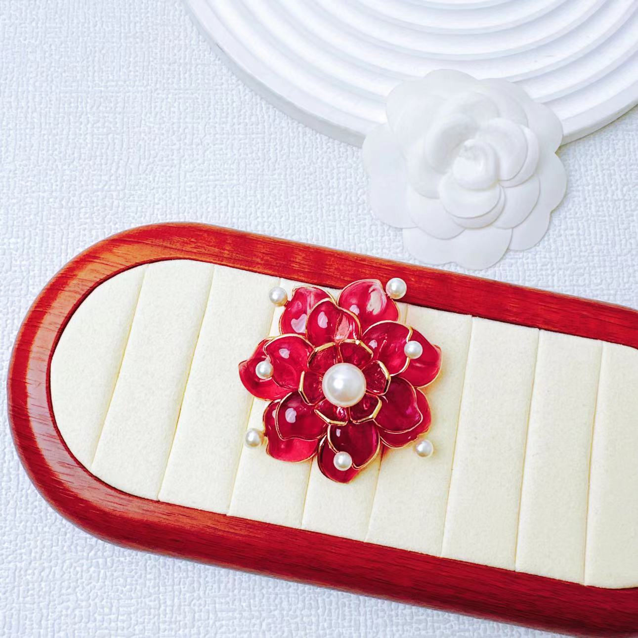 95新  柚礼中古/格利普瓦红色花朵胸针LZ410283