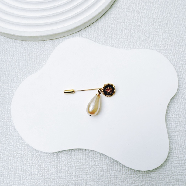 95新 Chanel/香奈儿 柚礼中古/香奈儿黑金四叶草珍珠胸针NXP