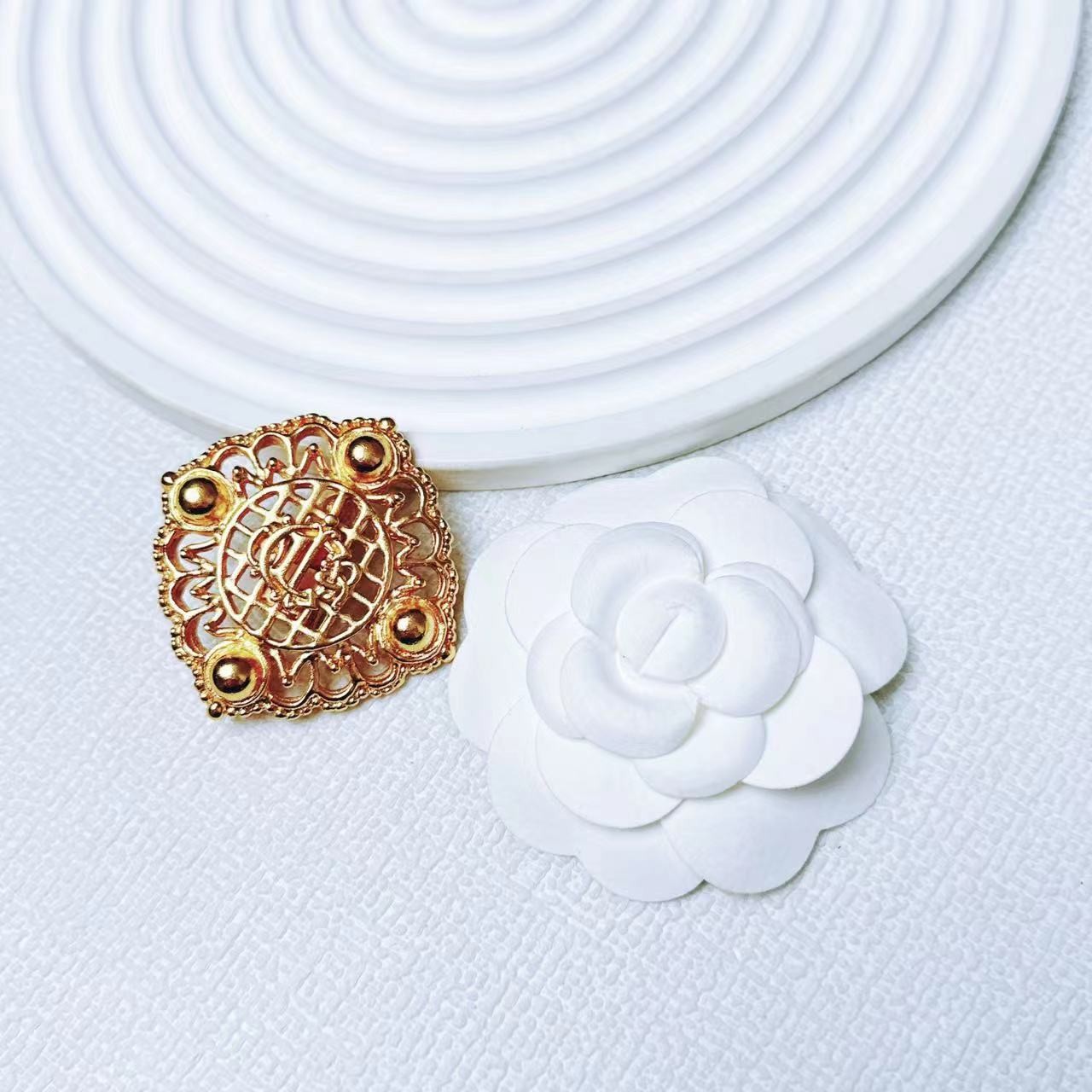 95新 DIOR/迪奥 柚礼中古/迪奥方形镂空耳夹lz401034