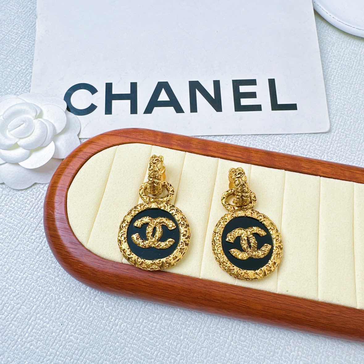 95新 Chanel/香奈儿 柚礼中古/香奈儿黑金熔岩圆盘耳夹cc512062