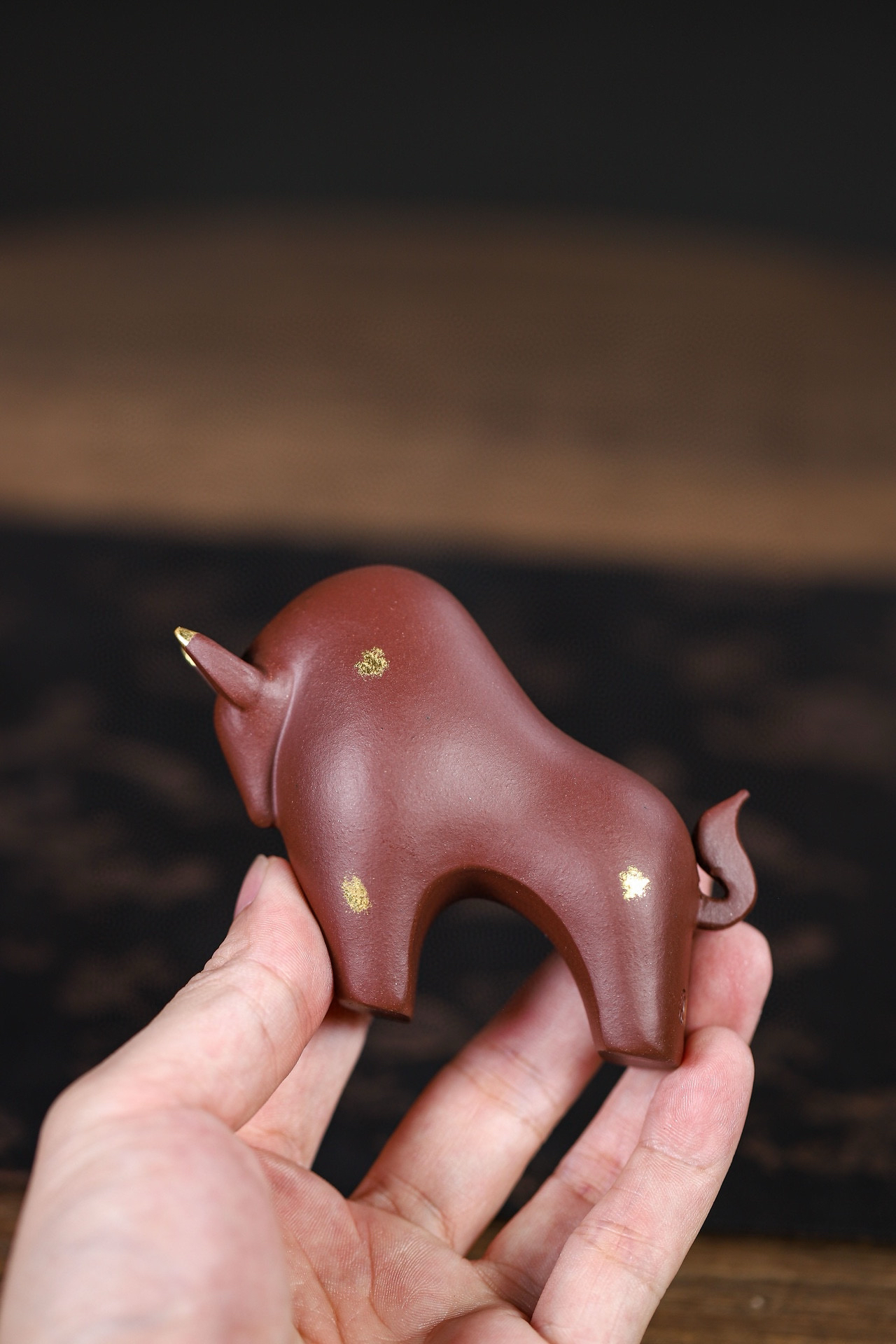 宜兴紫砂生肖牛茶宠手工描金原矿紫砂茶具摆件可养茶室摆件装饰品