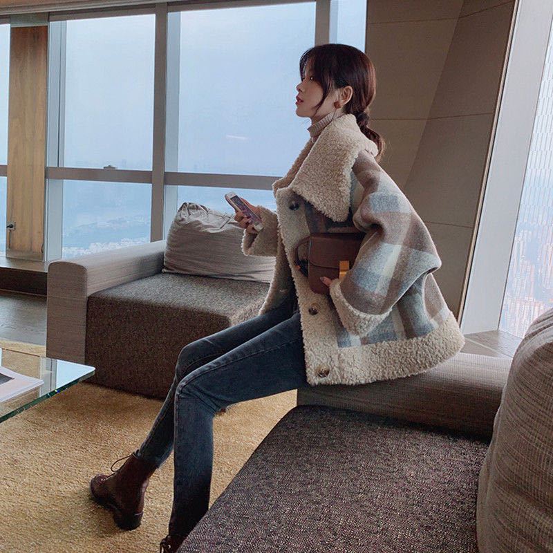 网红格子外套2023新款潮秋冬加厚加绒小外衣女士穿搭毛衣服