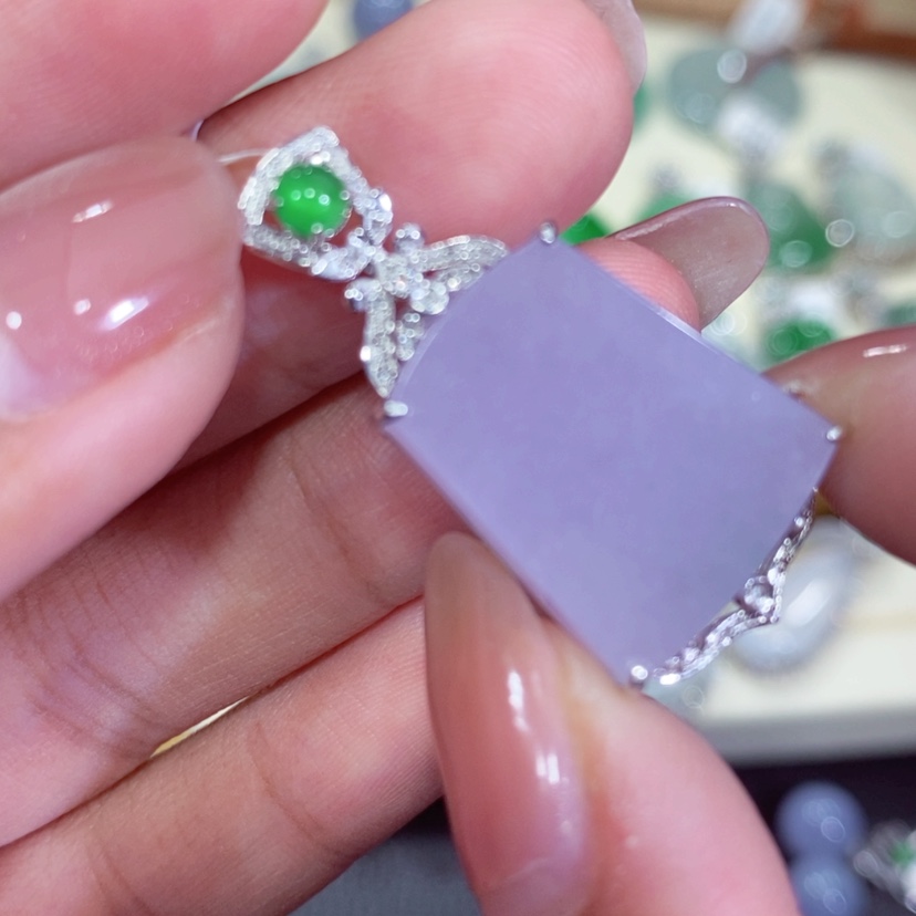 【闪购商品】翡翠颈饰18K金镶嵌