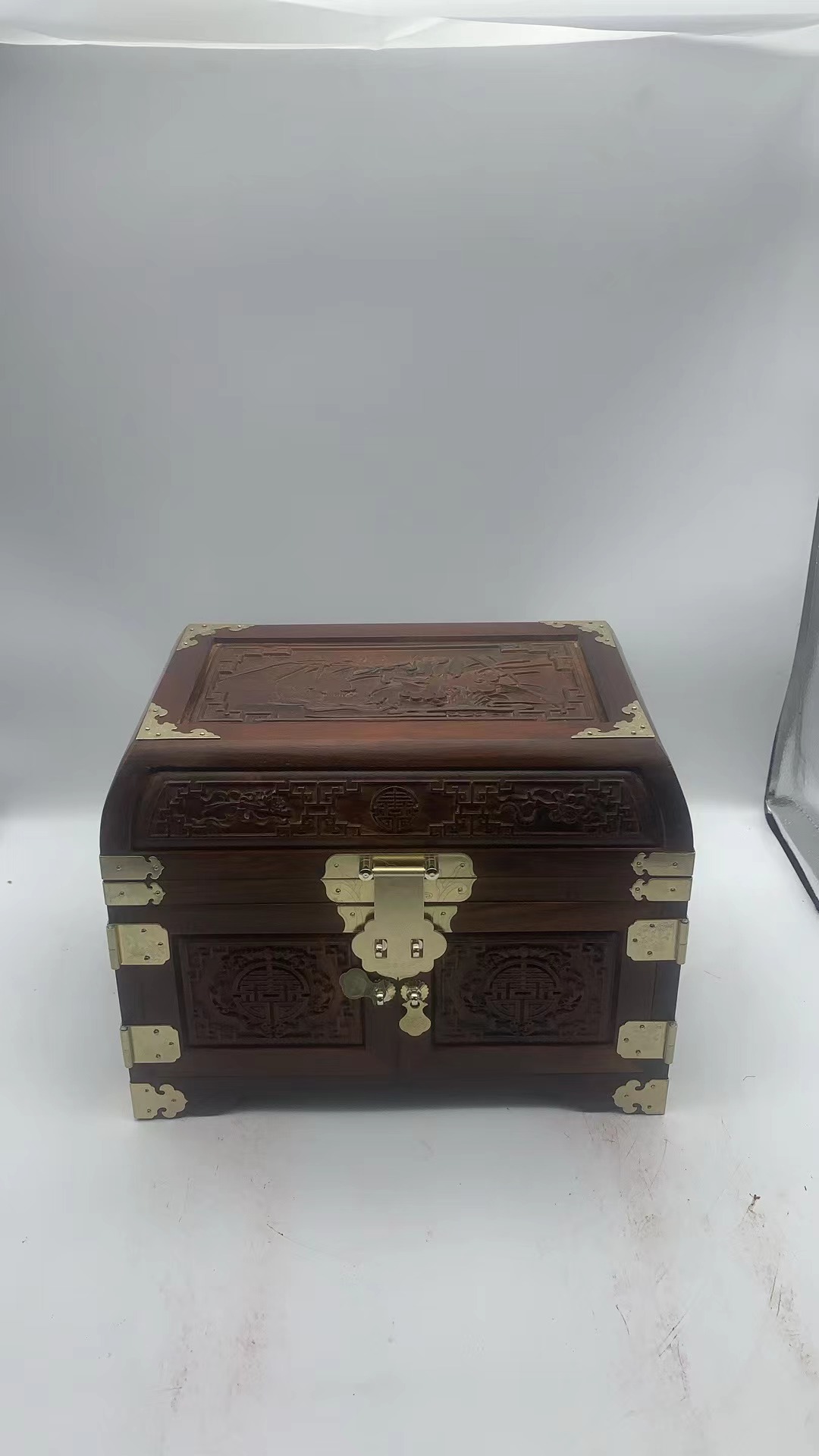 1559 大红SZ浮雕款嫦娥奔月首饰盒（库存瑕疵）