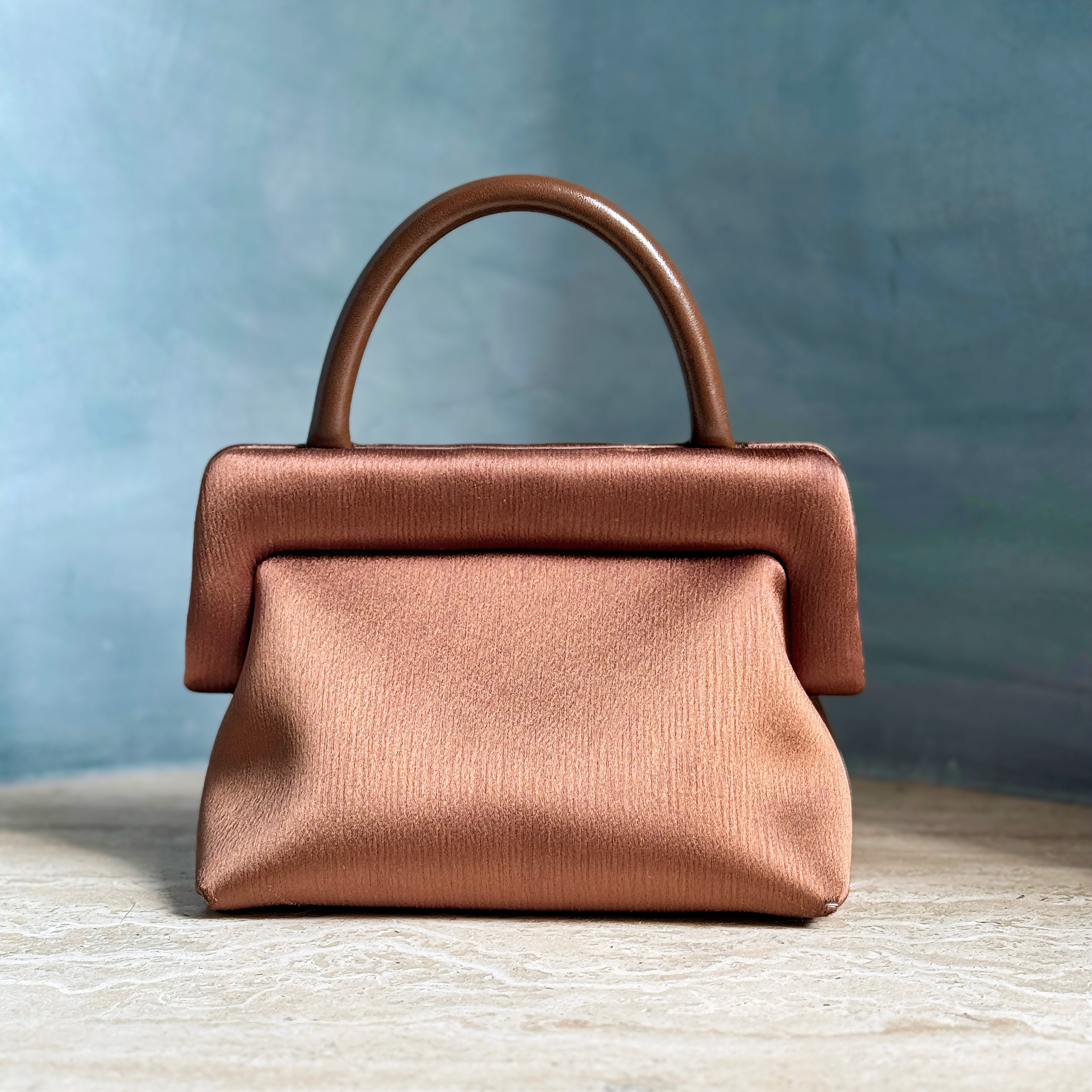 设计师甄选三醋酸口夹包缎面高级感百搭手提包