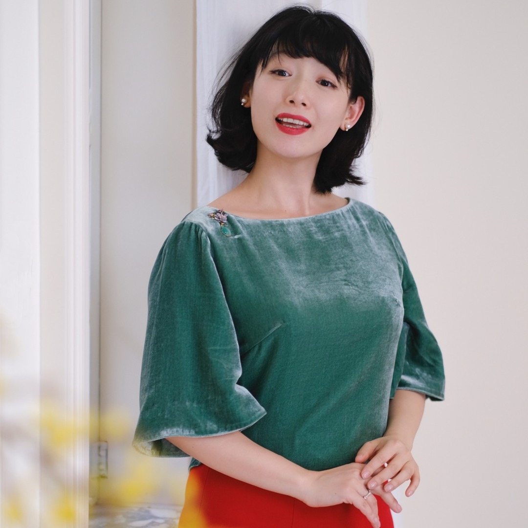 YIWEN STUDIO设计师原创真丝丝绒喇叭袖百搭宽松上衣中袖复古