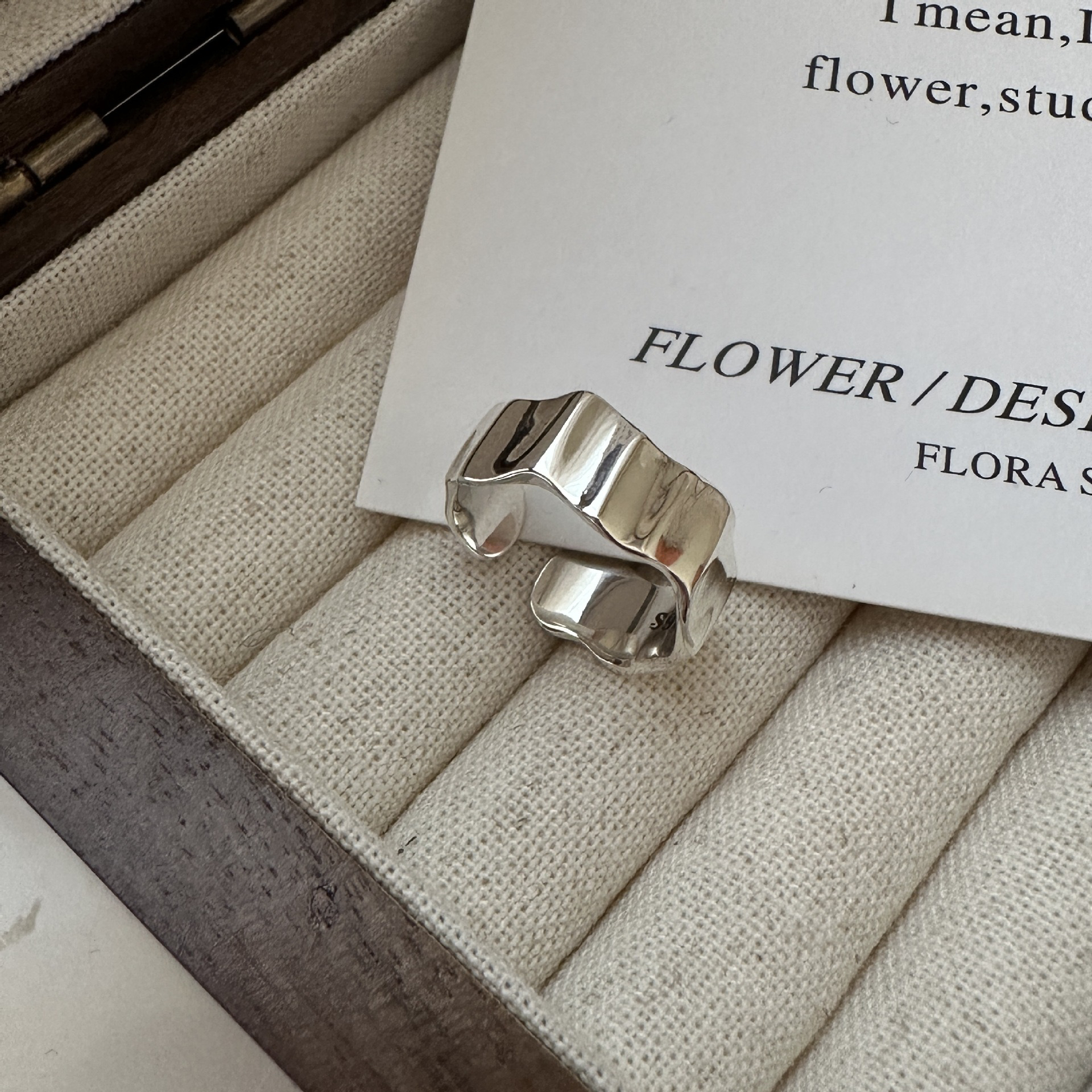 925银戒指 小众设计款戒指轻奢韩式风时尚感简约-褶皱尾戒指0021