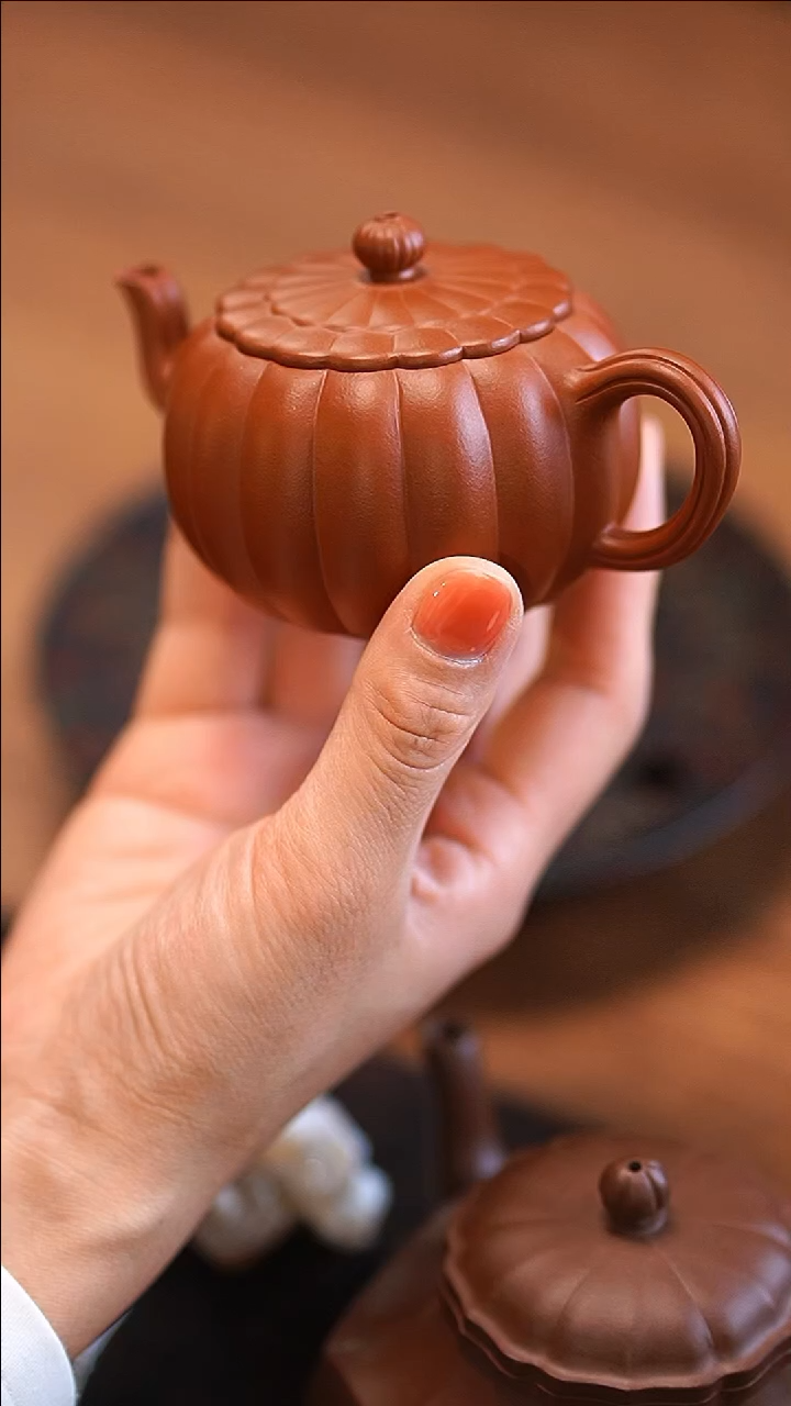 【闪购商品】段泥锦纹莲子壶