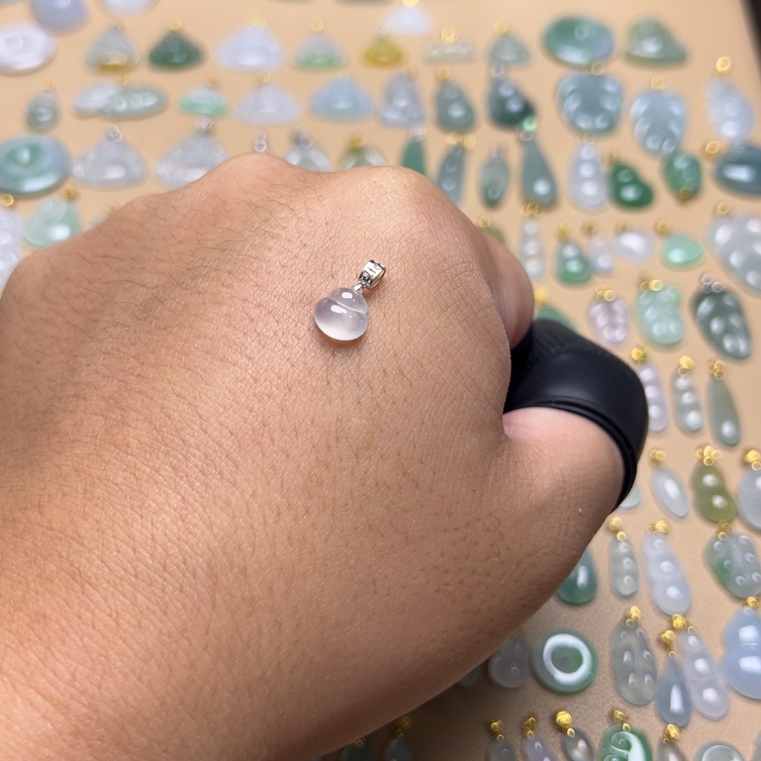 翡翠颈饰18K金镶嵌葫芦