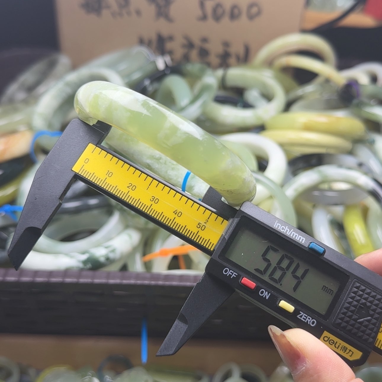 【闪购商品】蛇纹石玉手镯未镶嵌19