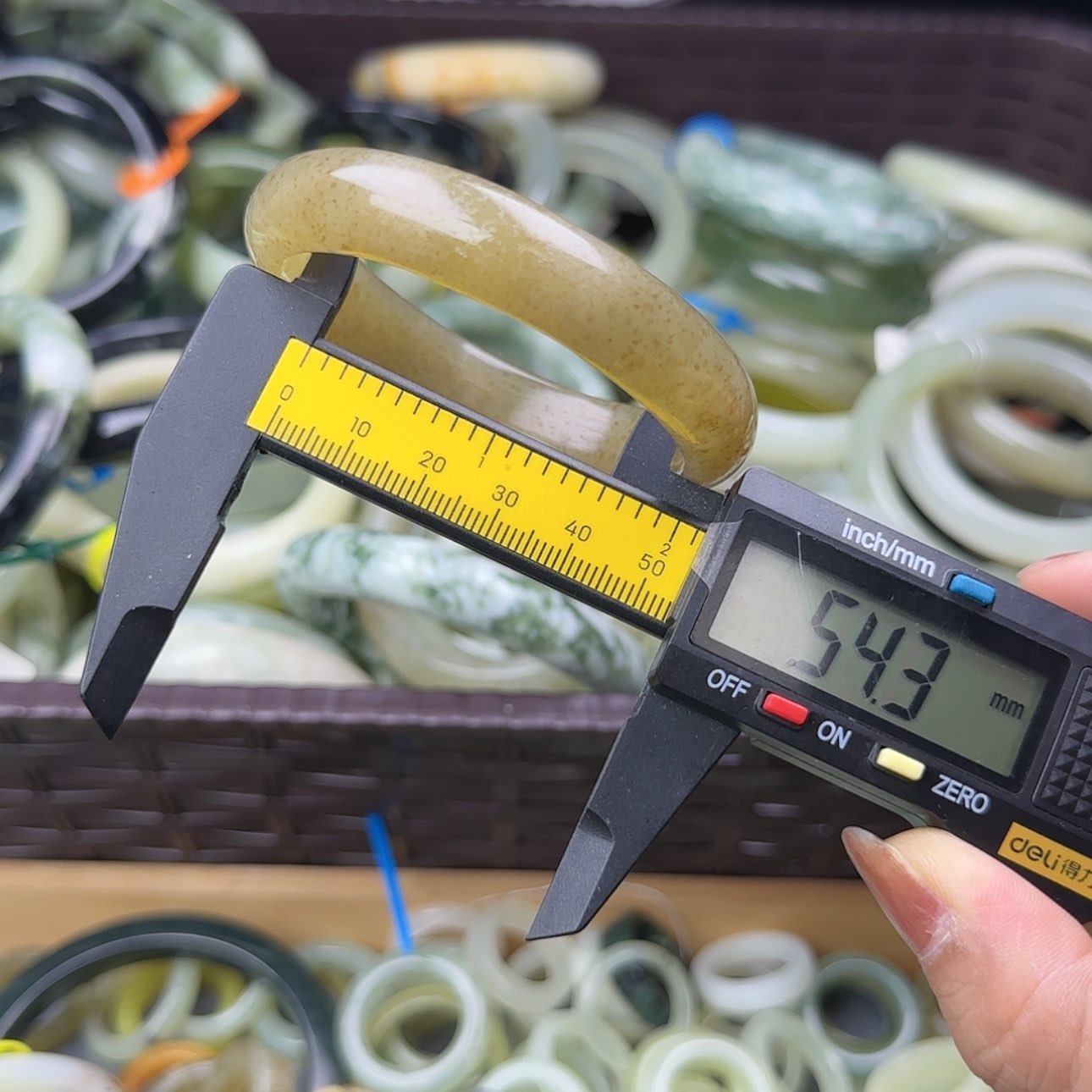 【闪购商品】蛇纹石玉戒指未镶嵌71瑕疵