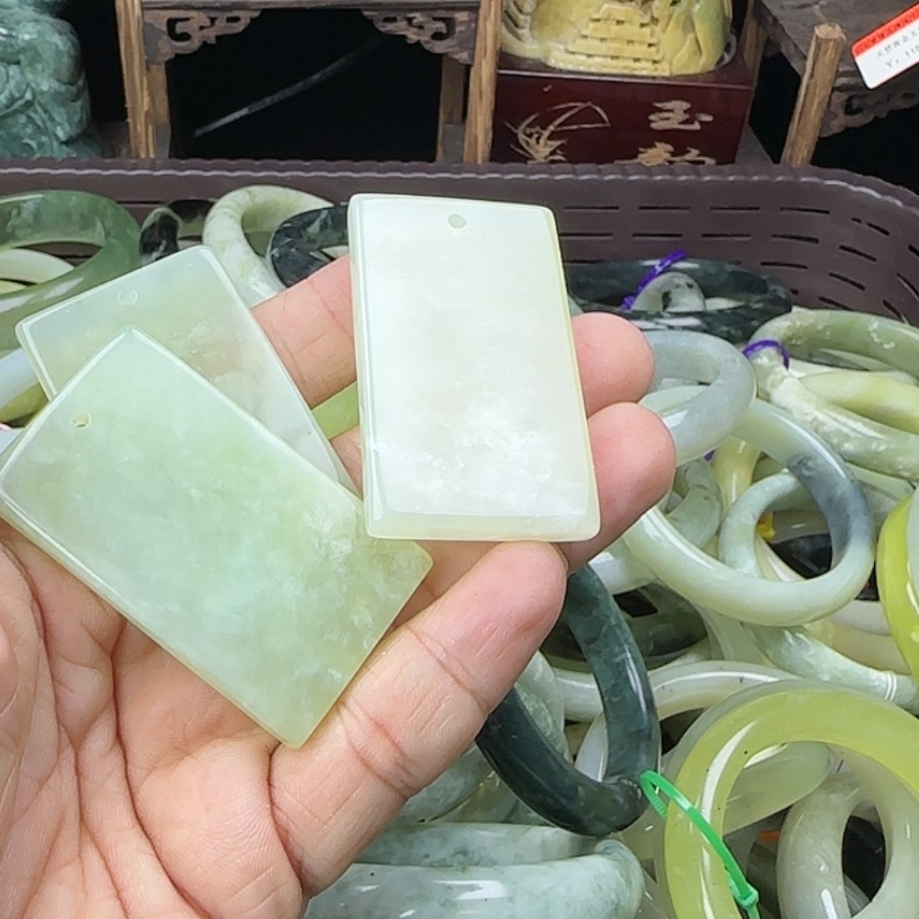 【闪购商品】蛇纹石玉颈饰未镶嵌9
