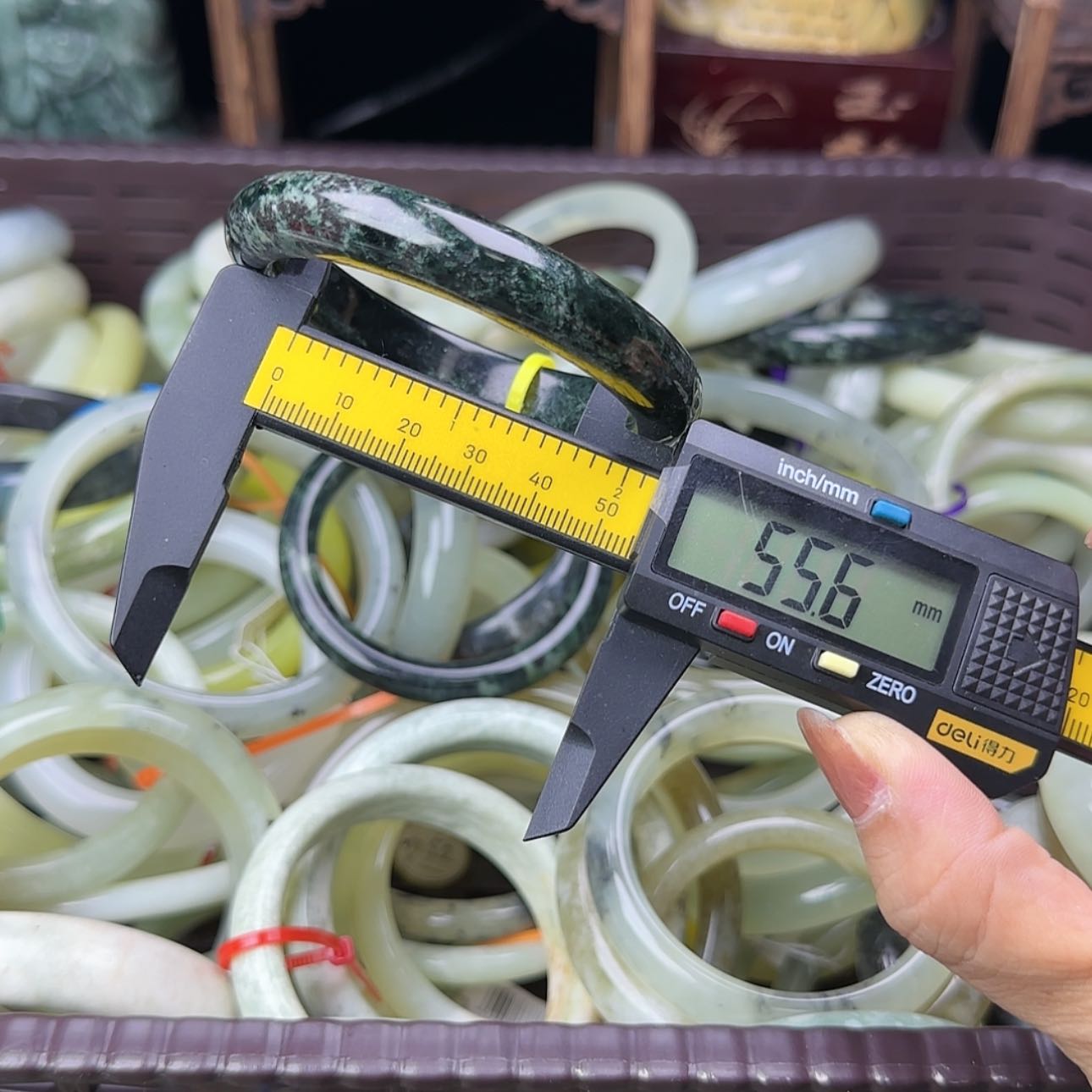 【闪购商品】蛇纹石玉手镯未镶嵌334