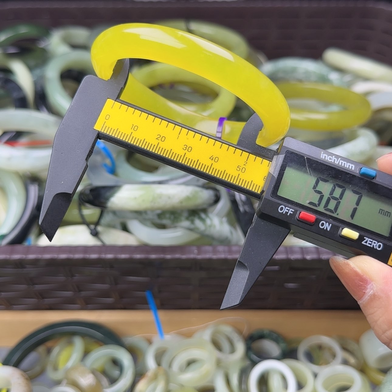 【闪购商品】蛇纹石玉手镯未镶嵌130