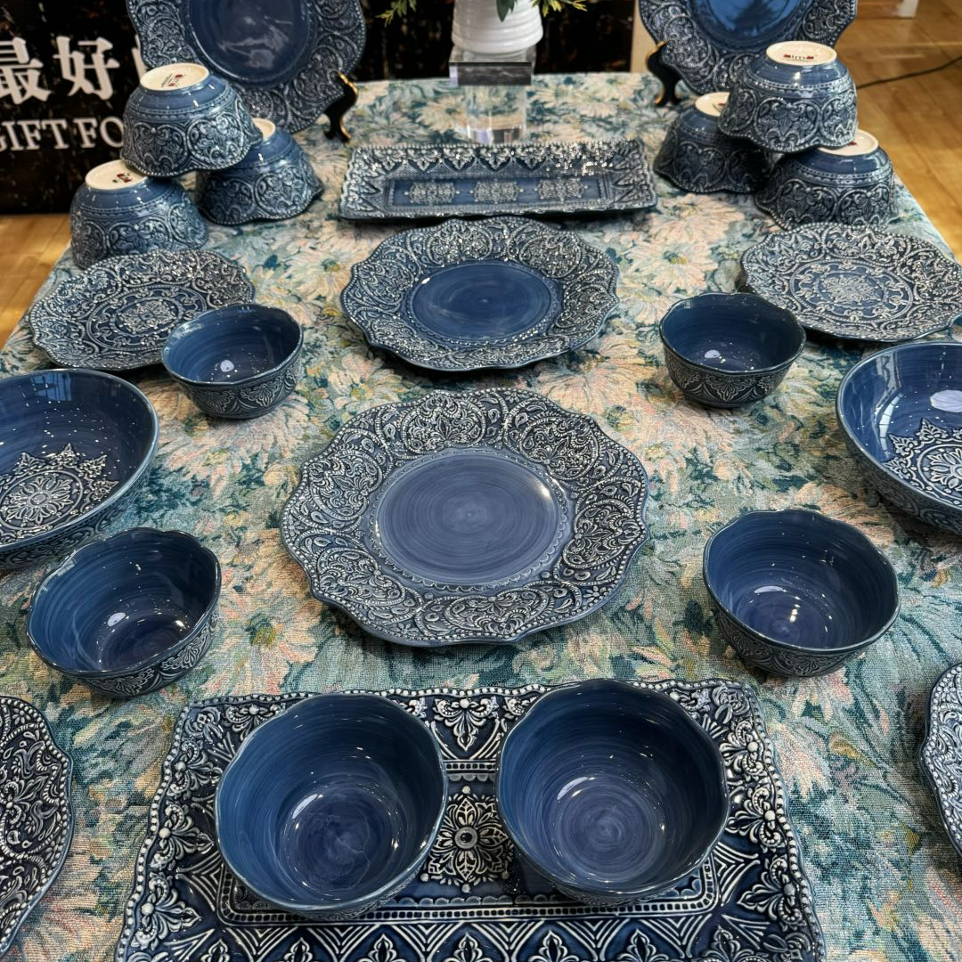 阿勒玛 新疆包邮巴洛克浮雕复古碗碟盘套装防烫乔迁餐具套装