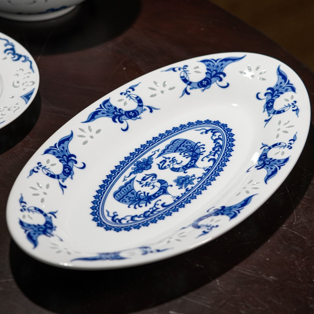 富玉【孔雀】12寸鱼盘景德镇高温釉下彩瓷中式菜盘青花瓷盘子玲珑瓷