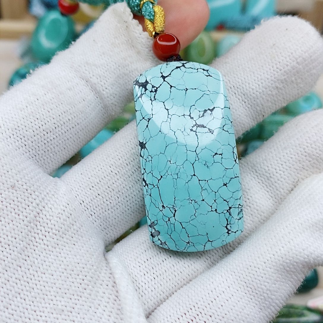 绿松石颈饰未镶嵌