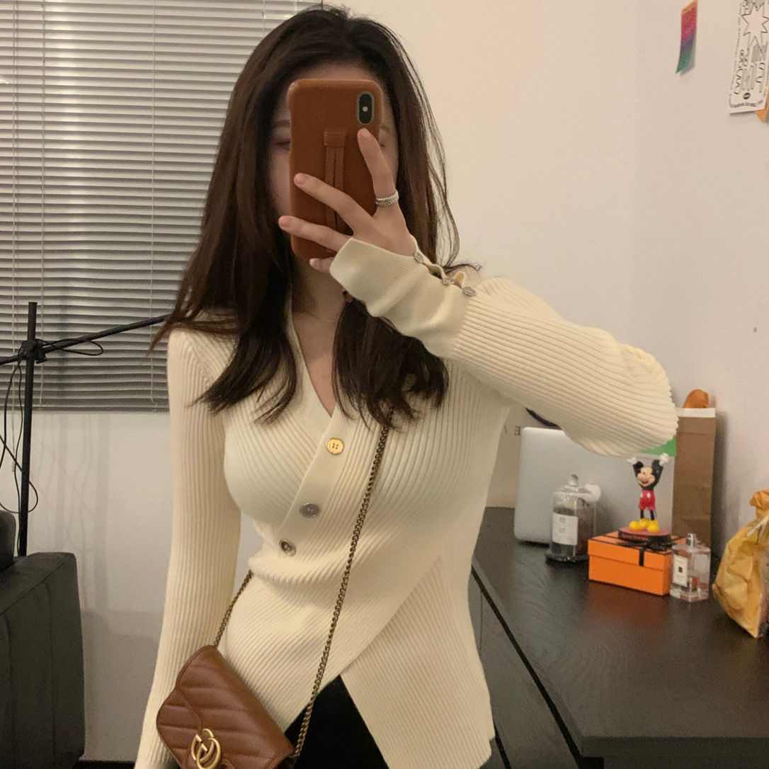 女V领修身毛针织衫小马标针织衫短款毛衣秋冬洋气东方洛可可