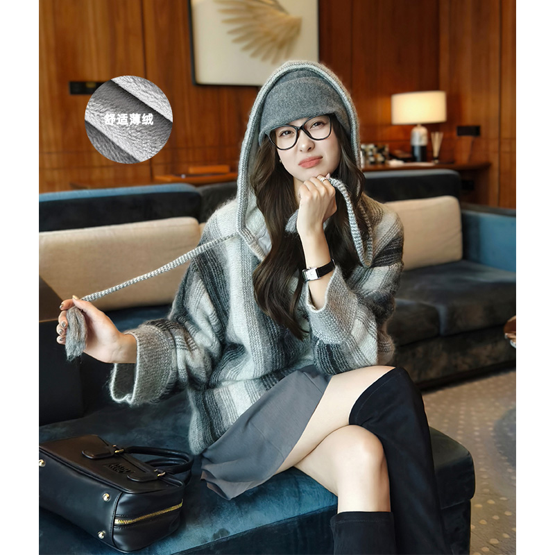 美洋MEIYANG花岩毛衣马海毛羊毛|加绒渐变V领袋鼠兜连帽针织衫